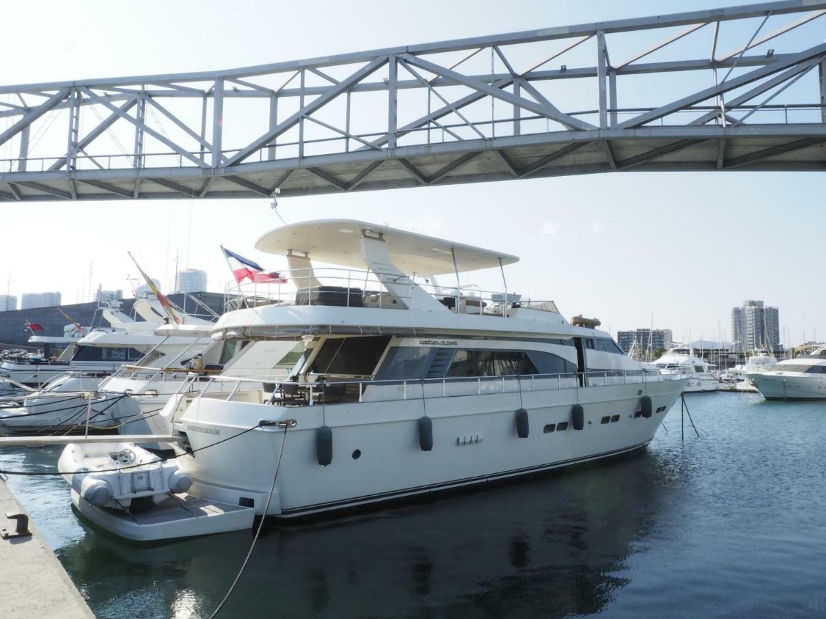 Bateau-hôtel Hélios *